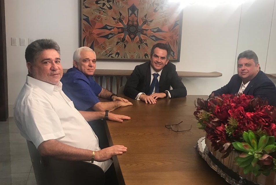 O café reuniu João Mádison, Themístocles Filho, Ciro Nogueira e Júlio Arcoverde